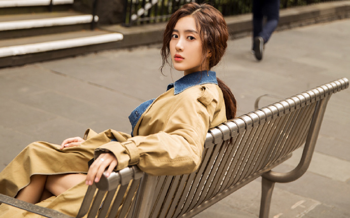 黄仁勋年内第三次访华，用这个词形容中国AI产业